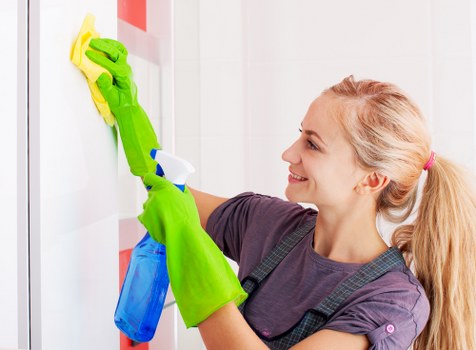 Barnet carpet cleaners discussing transparent pricing for a home clean