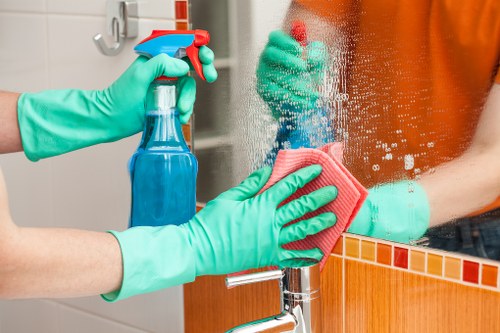 Low-impact carpet cleaning supplies and reusable containers